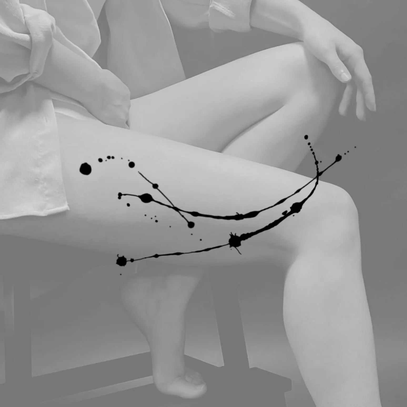 Projection d'encre en travers de la cuisse